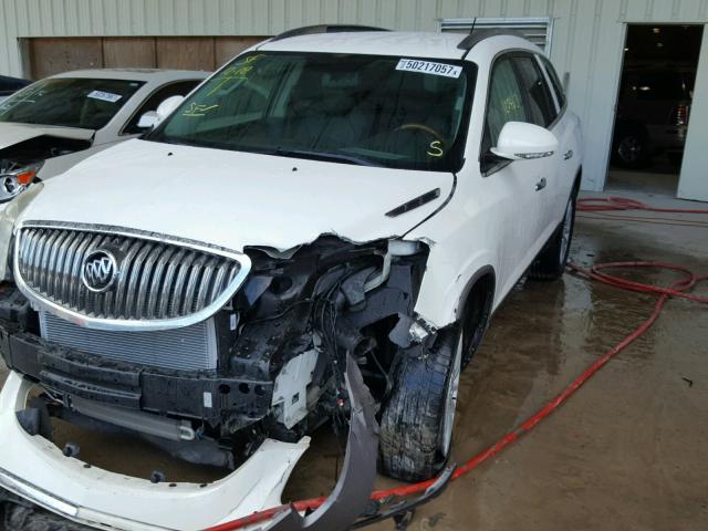 5GALRBED8AJ181646 - 2010 BUICK ENCLAVE CX WHITE photo 2