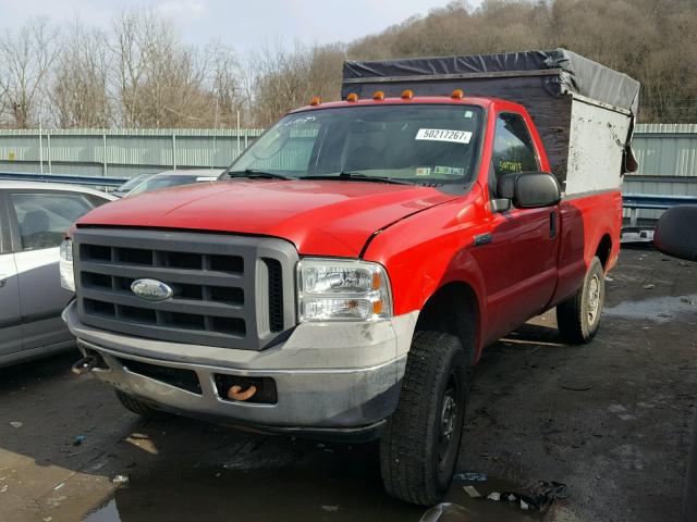 1FTNF21555EA96681 - 2005 FORD F250 SUPER RED photo 2