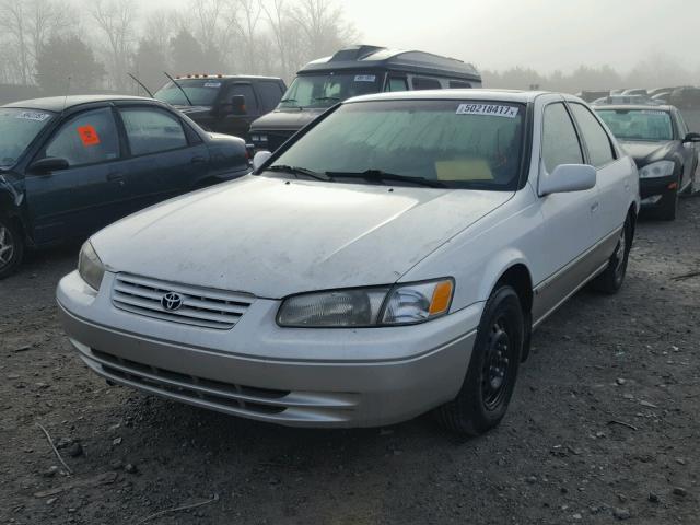 JT2BG22K9X0365665 - 1999 TOYOTA CAMRY LE თეთრი ფოტო 2