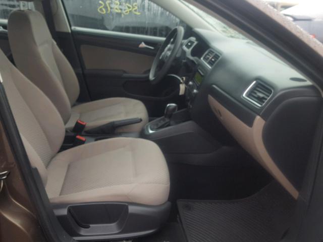 3VW2K7AJ8CM336626 - 2012 VOLKSWAGEN JETTA BASE BROWN photo 5