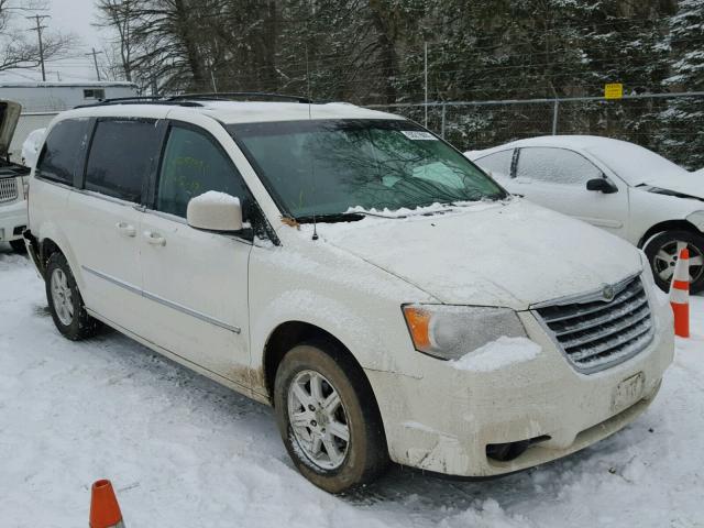 2A8HR54189R676426 - 2009 CHRYSLER TOWN & COU WHITE photo 1