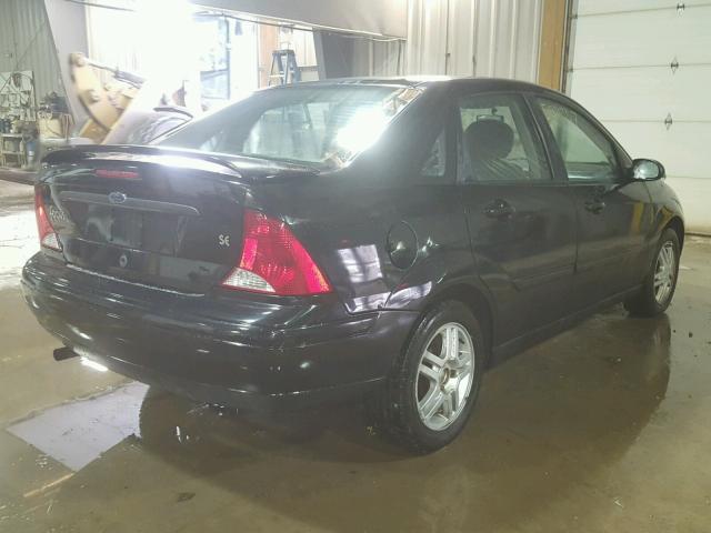 1FAFP3436YW423904 - 2000 FORD FOCUS SE BLACK photo 4