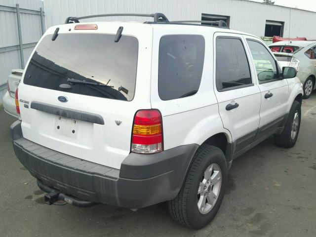 1FMYU93155KC71188 - 2005 FORD ESCAPE XLT WHITE photo 4