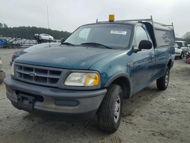 1FTPF28L3WKB16538 - 1998 FORD F250 GREEN photo 2