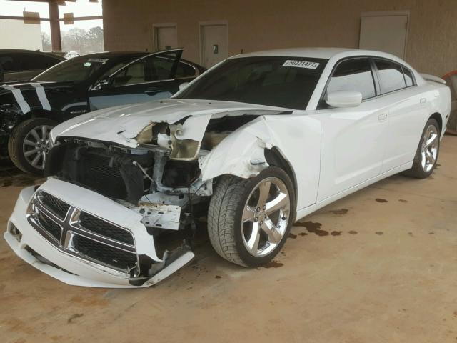 2C3CDXBG5DH661419 - 2013 DODGE CHARGER SE WHITE photo 2