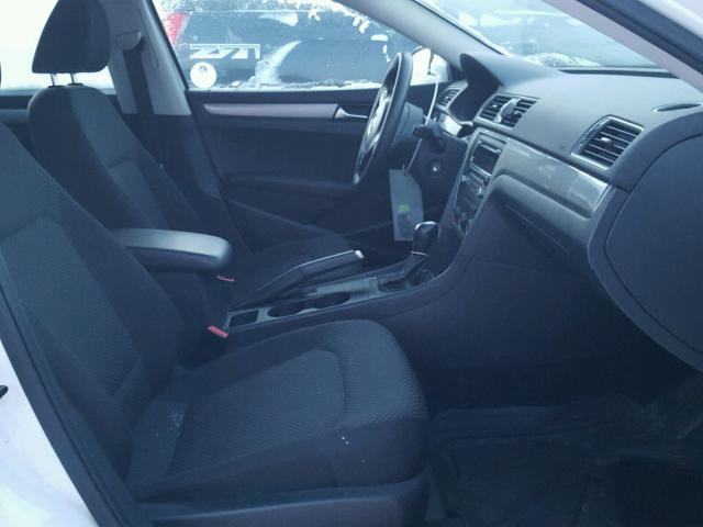 1VWAP7A30DC010434 - 2013 VOLKSWAGEN PASSAT S WHITE photo 5