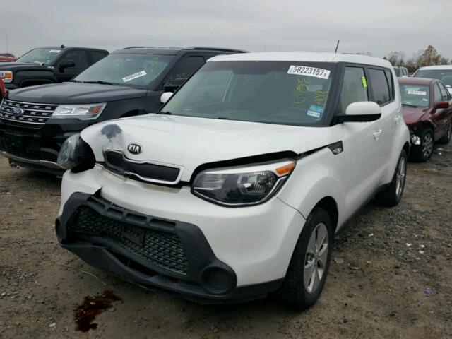 KNDJN2A23E7048415 - 2014 KIA SOUL WHITE photo 2