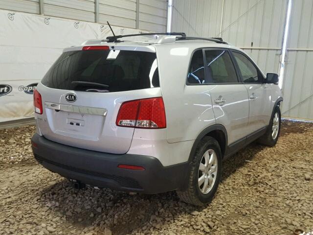 5XYKT3A64CG283120 - 2012 KIA SORENTO BA SILVER photo 4