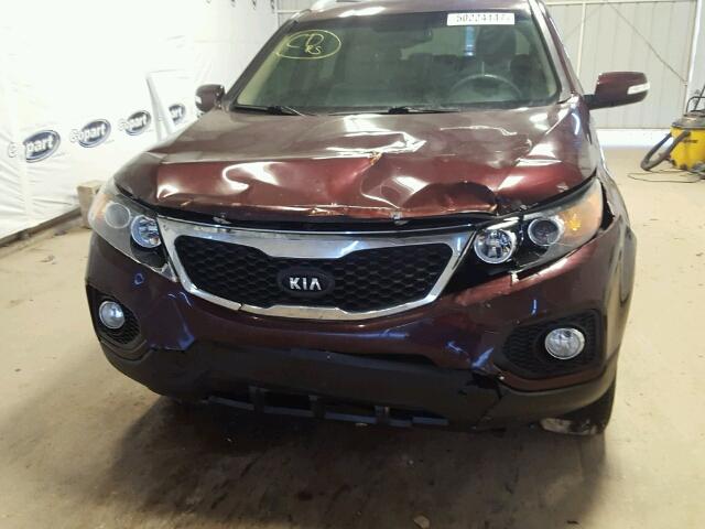 5XYKTDA62DG362552 - 2013 KIA SORENTO LX BURGUNDY photo 9