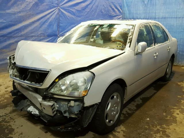 JTHBN30F310045000 - 2001 LEXUS LS 430 WHITE photo 2