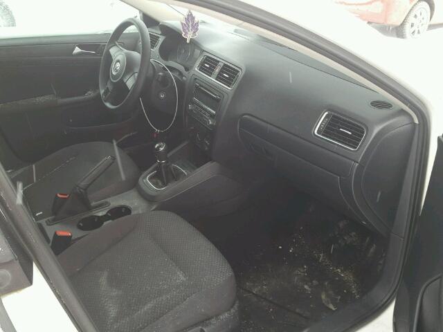 3VW1K7AJ5CM364704 - 2012 VOLKSWAGEN JETTA BASE თეთრი ფოტო 5