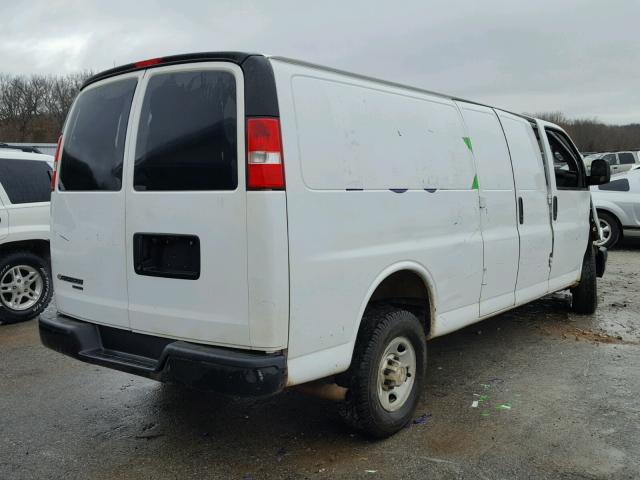 1GCWGGFF4F1277814 - 2015 CHEVROLET EXPRESS G2 WHITE photo 4