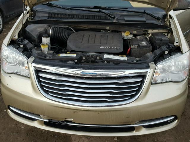 2C4RC1CG3CR146044 - 2012 CHRYSLER TOWN & COU GOLD photo 7