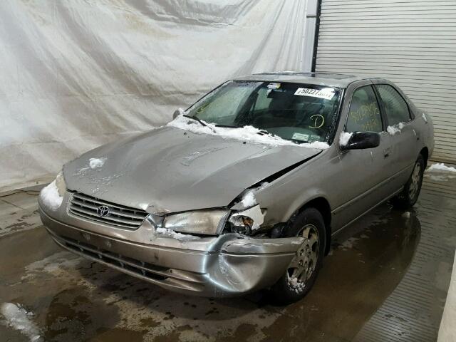 JT2BF22K8W0102780 - 1998 TOYOTA CAMRY CE GRAY photo 2