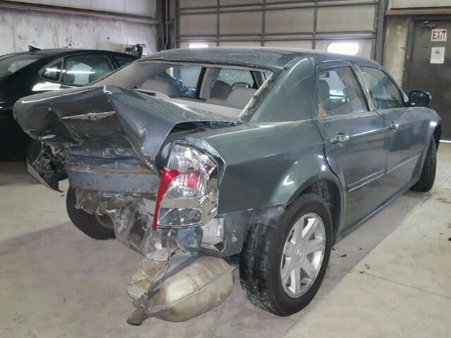 2C3JA53G35H566989 - 2005 CHRYSLER 300 TOURIN GRAY photo 4