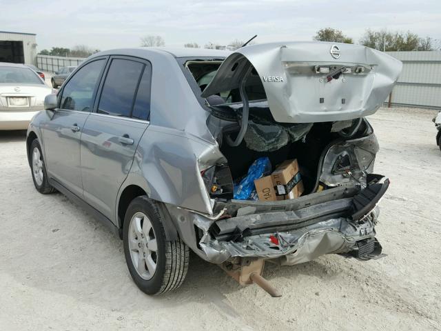 3N1BC11E28L380850 - 2008 NISSAN VERSA S GRAY photo 3