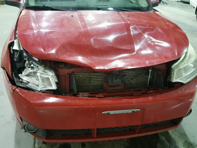 1FAHP35N78W212414 - 2008 FORD FOCUS SE RED photo 9