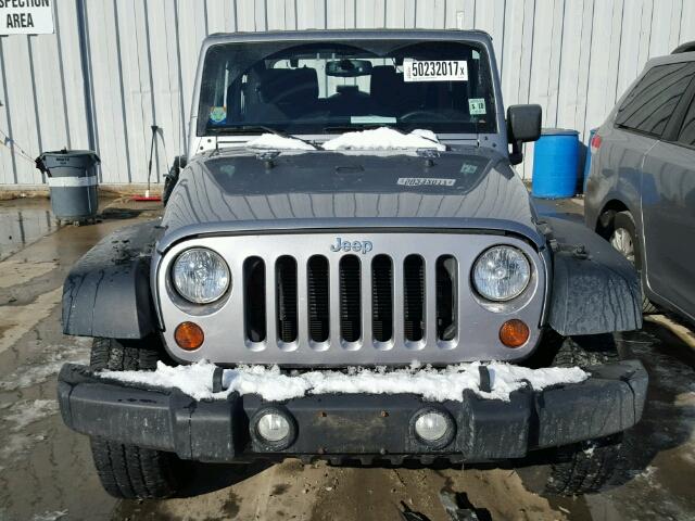 1C4AJWAG9DL637053 - 2013 JEEP WRANGLER S SILVER photo 9