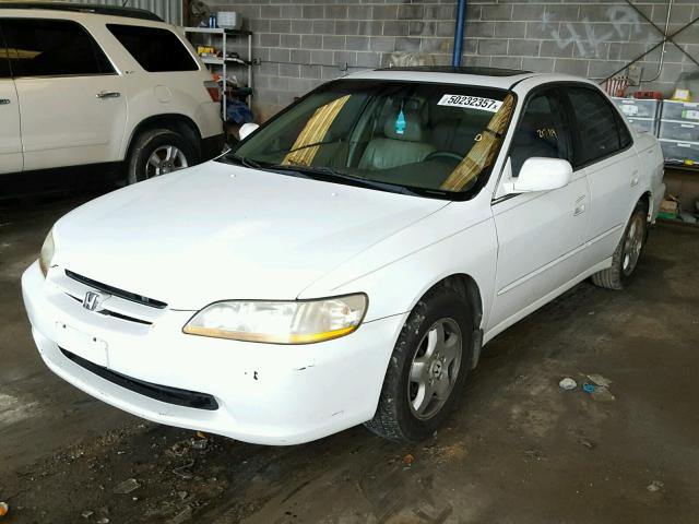 1HGCG1652XA014084 - 1999 HONDA ACCORD EX WHITE photo 2