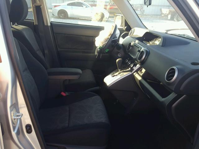 JTLZE4FE0DJ045589 - 2013 TOYOTA SCION XB ვერცხლისფერი ფოტო 5