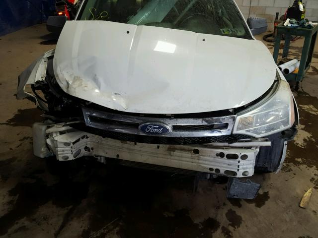 1FAHP3FNXAW275849 - 2010 FORD FOCUS SE WHITE photo 7