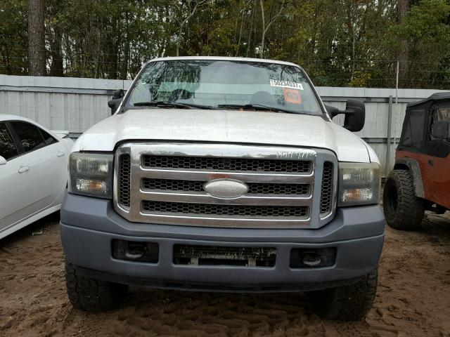 1FTWF315X7EB38923 - 2007 FORD F350 SRW S WHITE photo 9