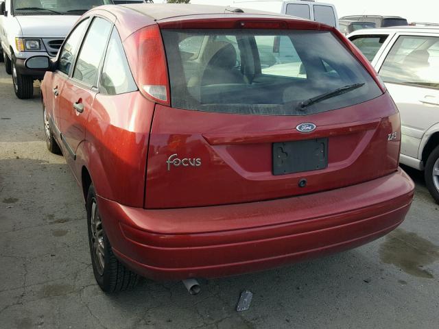 3FAFP37Z73R146028 - 2003 FORD FOCUS ZX5 RED photo 3