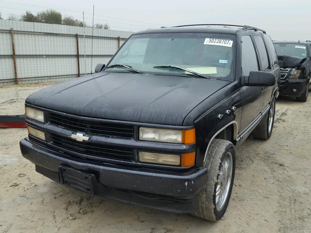 1GNEK13R4VJ397656 - 1997 CHEVROLET TAHOE K150 BLACK photo 2