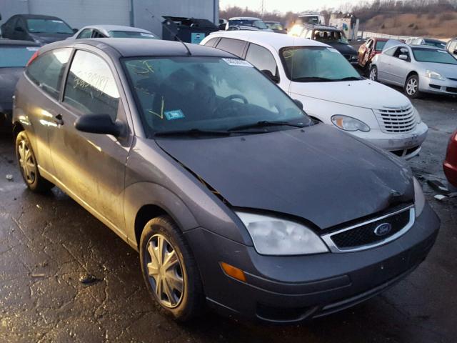 3FAFP31N55R125736 - 2005 FORD FOCUS ZX3 GRAY photo 1