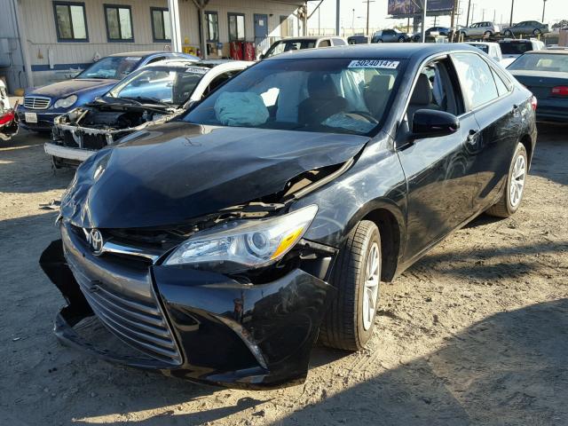 4T4BF1FK8FR447927 - 2015 TOYOTA CAMRY LE BLACK photo 2