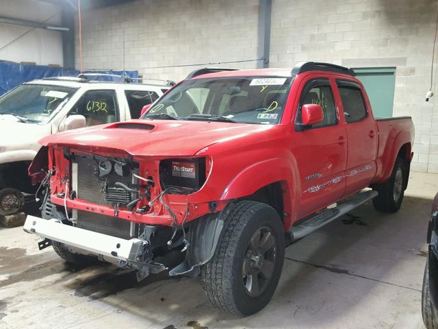 5TEMU52N85Z118252 - 2005 TOYOTA TACOMA DOU RED photo 2