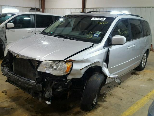 2A8HR54P48R134680 - 2008 CHRYSLER TOWN & COU SILVER photo 2