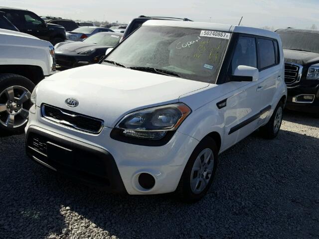 KNDJT2A58C7462013 - 2012 KIA SOUL WHITE photo 2