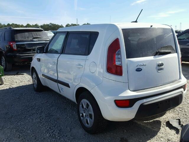 KNDJT2A58C7462013 - 2012 KIA SOUL WHITE photo 3