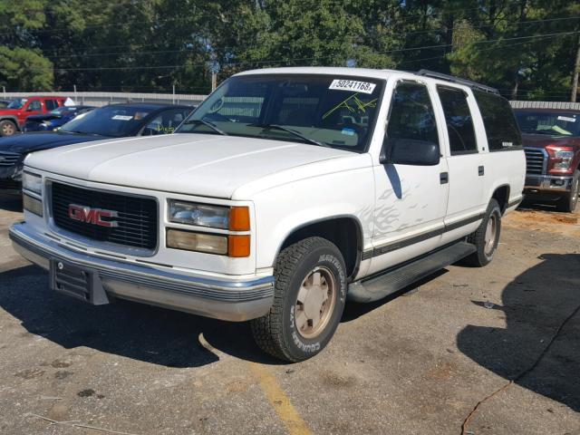 3GKEC16R3WG510537 - 1998 GMC SUBURBAN C WHITE photo 2