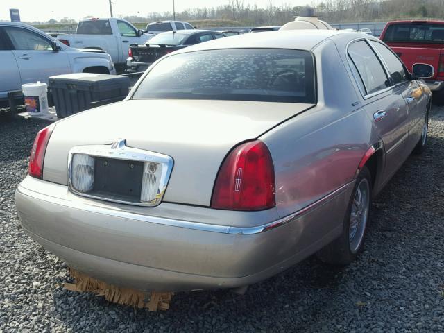 1LNHM82W3YY839351 - 2000 LINCOLN TOWN CAR S SILVER photo 4