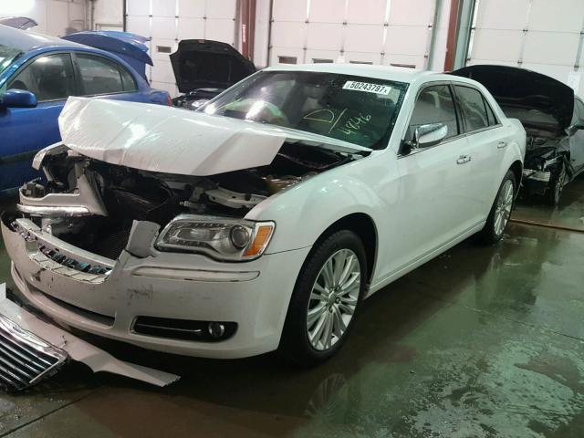 2C3CCAHG8CH184846 - 2012 CHRYSLER 300 LIMITE WHITE photo 2