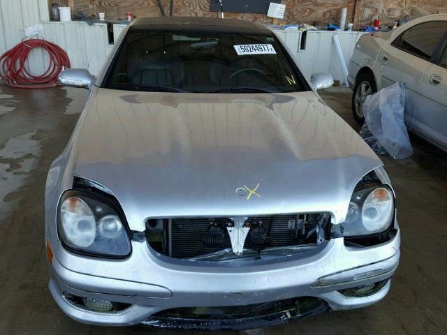 WDBKK49FX2F239927 - 2002 MERCEDES-BENZ SLK 230 KO SILVER photo 9