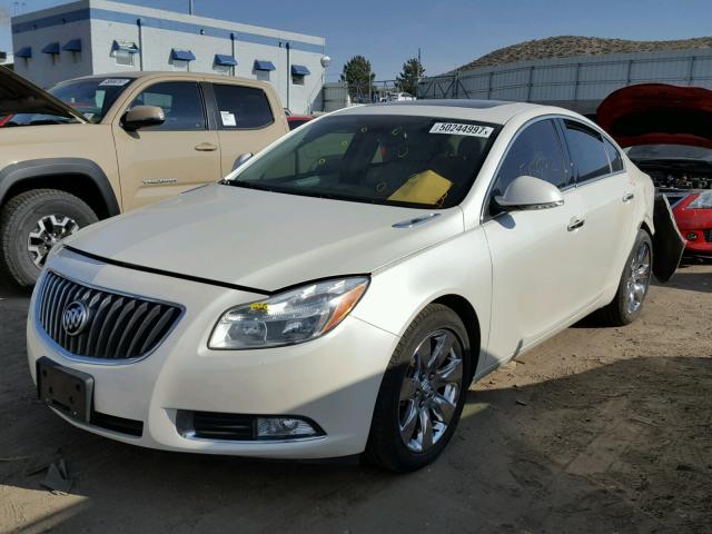 2G4GS5EVXD9247866 - 2013 BUICK REGAL PREM WHITE photo 2