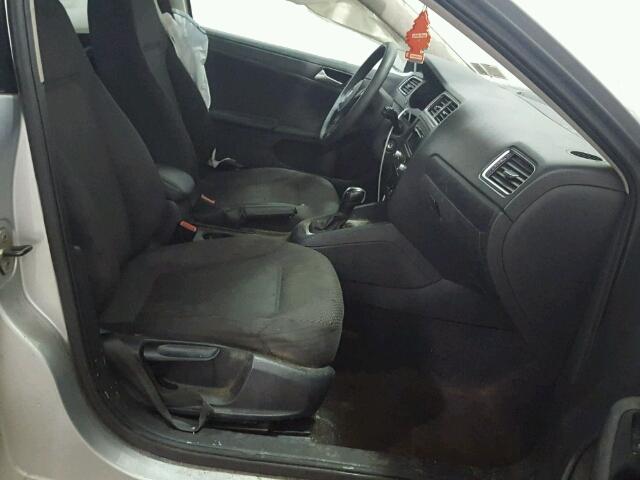 3VW2K7AJ8EM297250 - 2014 VOLKSWAGEN JETTA BASE SILVER photo 5