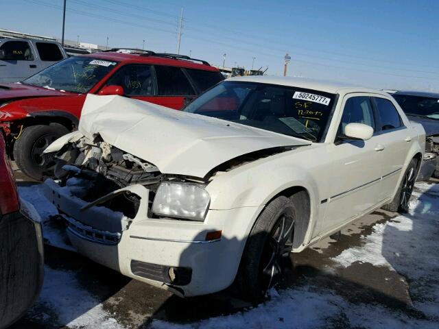 2C3KA53G77H694384 - 2007 CHRYSLER 300 TOURIN CREAM photo 2