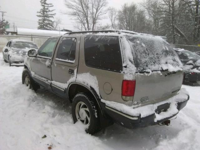 1GNDT13W6W2210184 - 1998 CHEVROLET BLAZER BEIGE photo 3