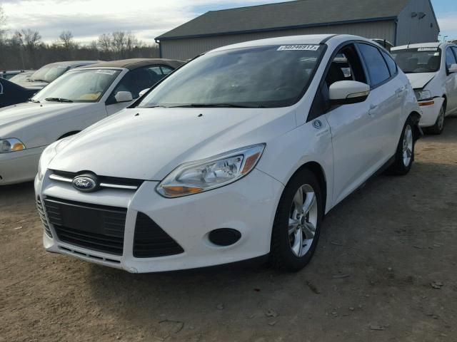 1FADP3K23EL142979 - 2014 FORD FOCUS SE WHITE photo 2