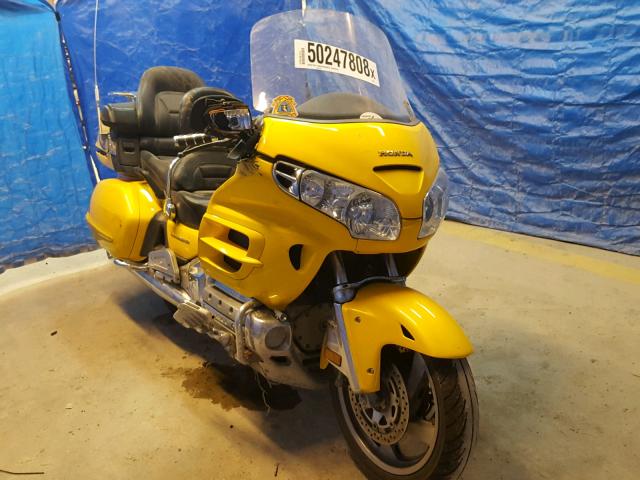 1HFSC47482A101807 - 2002 HONDA GL1800 A YELLOW photo 1