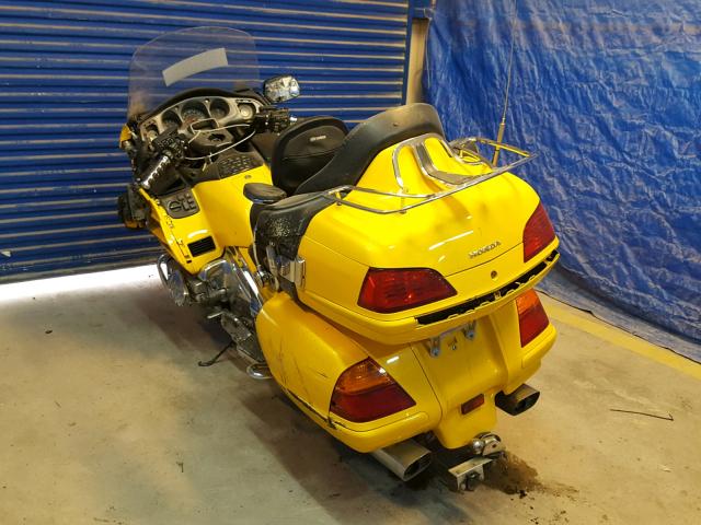 1HFSC47482A101807 - 2002 HONDA GL1800 A YELLOW photo 3