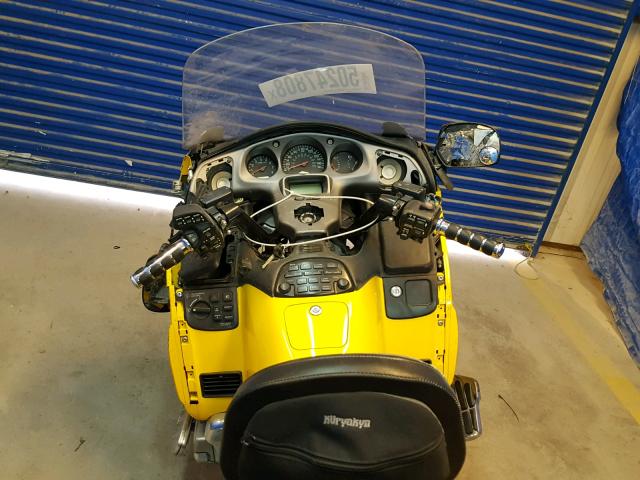 1HFSC47482A101807 - 2002 HONDA GL1800 A YELLOW photo 5