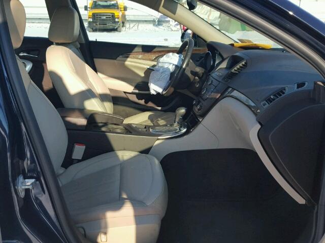 2G4GR5EK6C9133346 - 2012 BUICK REGAL BLUE photo 5