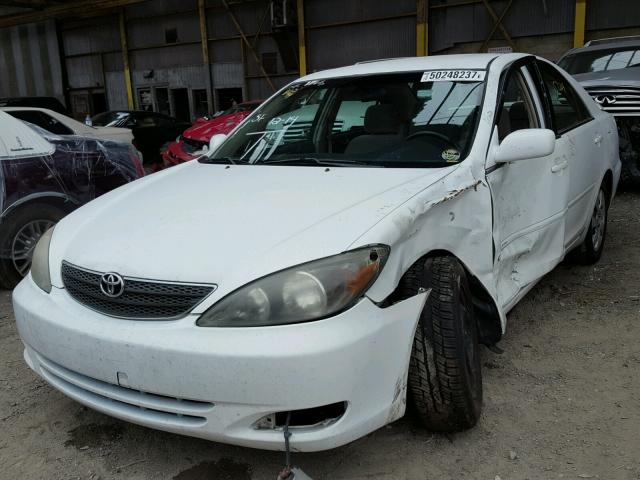 4T1BE32K32U033043 - 2002 TOYOTA CAMRY LE WHITE photo 2