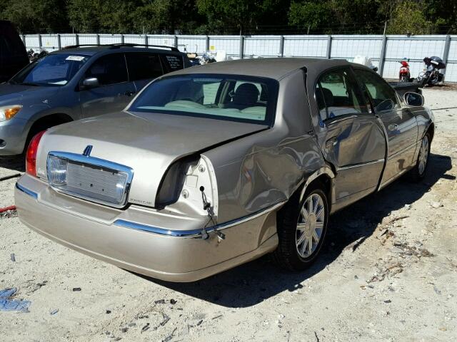 2LNBL8CV4AX615574 - 2010 LINCOLN TOWN CAR S GOLD photo 4