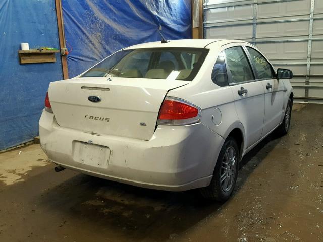 1FAHP3FNXAW126504 - 2010 FORD FOCUS SE WHITE photo 4